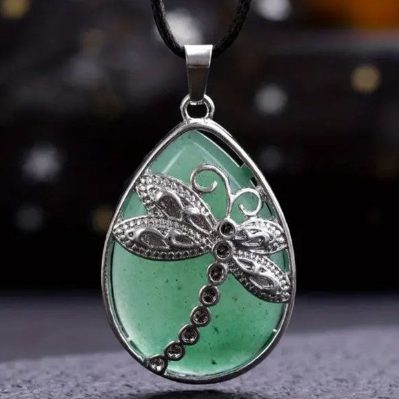 Green Aventurine Dragonfly Natural Stone Drop Pendant Necklace Healing Gemstone - Picture 1 of 2
